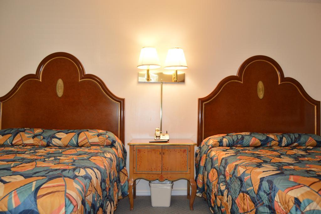 Travelers Inn Wilburton Room photo